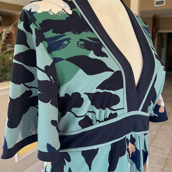 BCBG MAXAZRIA Size Medium M Shirt Top - Picture 5 of 9